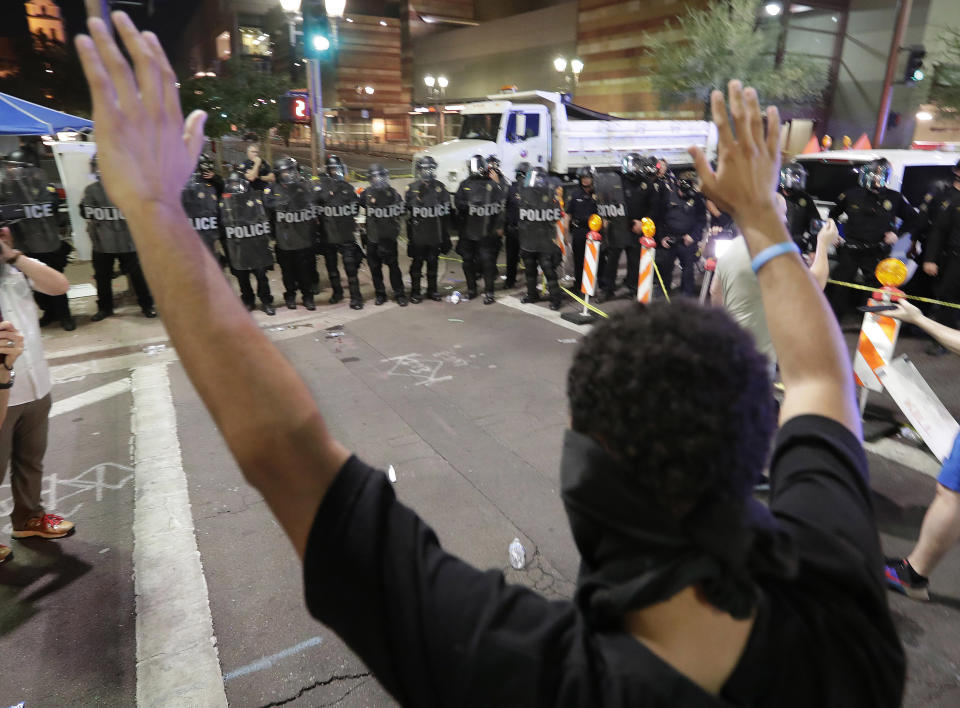 Trump rally in Phoenix draws protesters from both sides