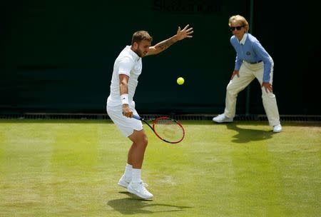 Britain Tennis - Wimbledon - All England Lawn Tennis & Croquet Club, Wimbledon, England - 30/6/16 Great Britain's Daniel Evans in action against Ukraine's Alexandr Dolgopolov REUTERS/Andrew Couldridge