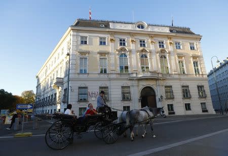 A fiaker horse carriage passes the Federal Chancellery of Austria (Bundeskanzleramt) building in Vienna, Austria October 15, 2017. REUTERS/Leonhard Foeger