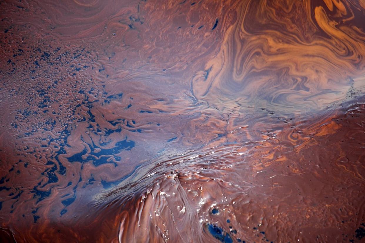 <span class="caption">Pools of floating crude oil at the site of the sunken Deepwater Horizon drilling rig, April 27, 2010.</span> <span class="attribution"><a class="link " href="https://www.gettyimages.com/detail/news-photo/pools-of-crude-oil-float-on-the-surface-of-gulf-of-mexico-news-photo/106490050?adppopup=true" rel="nofollow noopener" target="_blank" data-ylk="slk:Benjamin Lowy/Getty Images;elm:context_link;itc:0;sec:content-canvas">Benjamin Lowy/Getty Images</a></span>