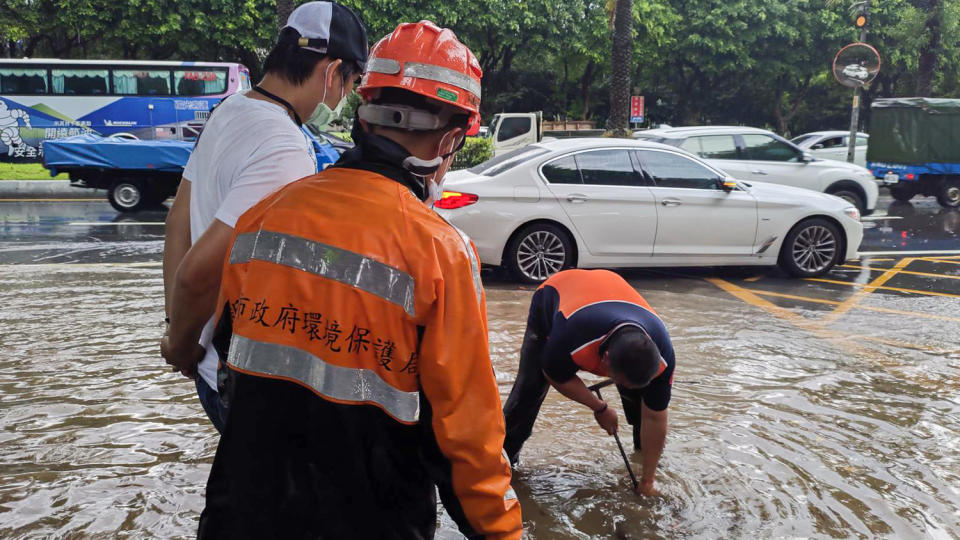 110年7月底強降雨造成林口部分地區路面積水。   圖：林口區公所提供