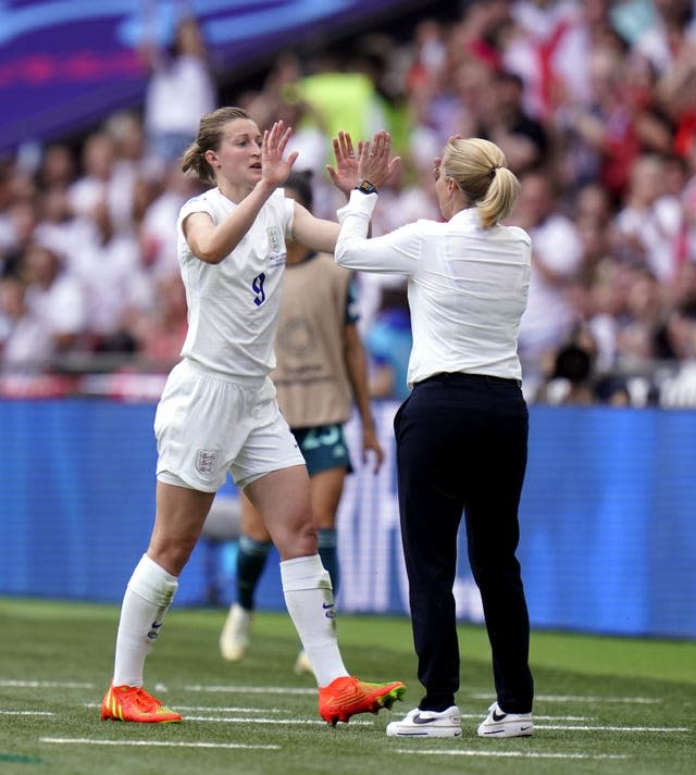 Ellen White and Sarina Wiegman during the Euro 2022 final