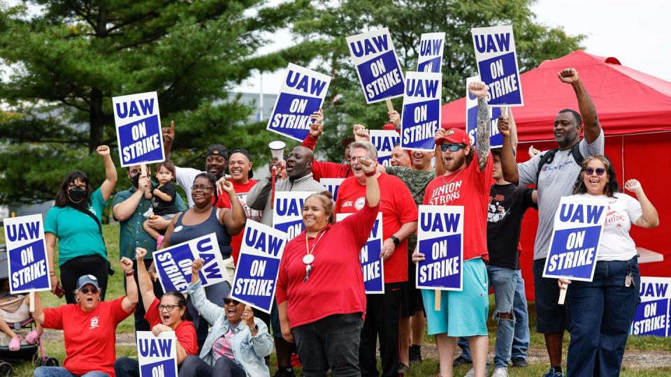 united auto workers on strike
