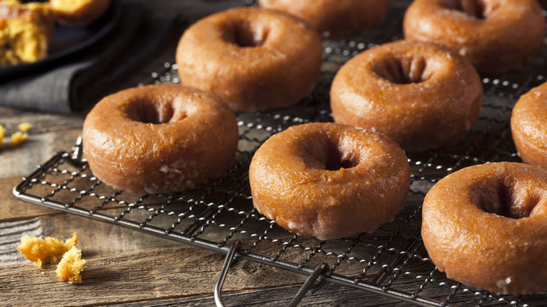 baked donuts on cooling rack