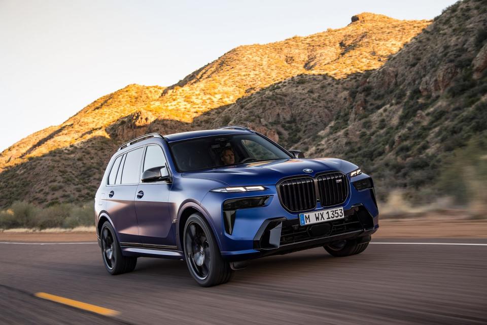 2024 bmw x7 m50i blue facelift redesign