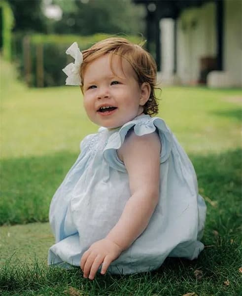 Lilibet looks cute in blue dress