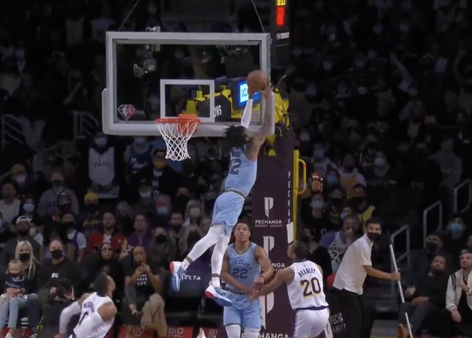 NBA Grizzlies PG Ja Morant soars for incredible block