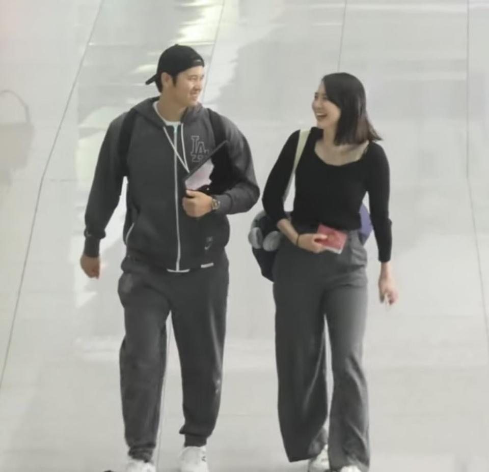 大谷翔平（左）與妻子田中真美子（右）。翻攝Twitter＠jg86d