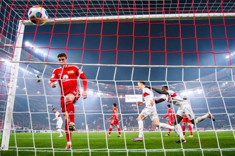 Stuttgart's Chris Fuehrich (C) celebrates with Stuttgart's Serhou Guirassy (R) after scoring his side's second goal of the game during the German Bundesliga soccer match between VfB Stuttgart and 1. FC Union Berlin at MHPArena. Tom Weller/dpa