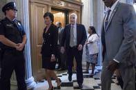 <p>Senator John McCain trifft in Capitol Hill im US-amerikanischen Washington ein. Der US-amerikanische Senat stimmte über den Plan der Trump-Administration ab, die von Barack Obama initiierte Gesundheitsreform weitgehend rückgängig zu machen. (Bild: AP Photo/Andrew Harnik) </p>