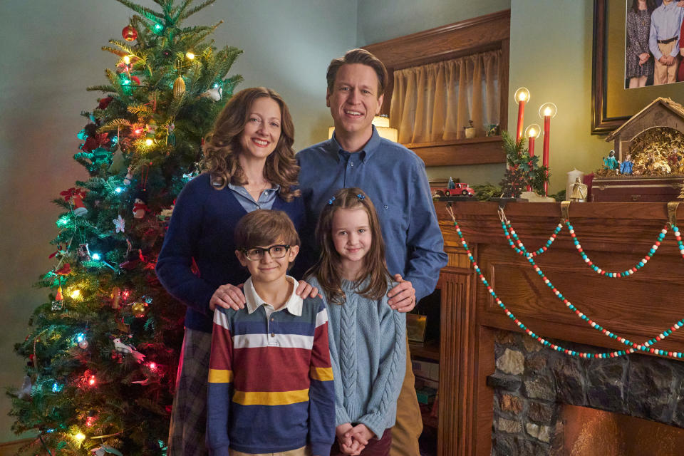 (L-R) Judy Greer, Sebastian Billingsley-Rodriguez, Molly Wright and Pete Holmes in ‘The Best Christmas Pageant Ever’