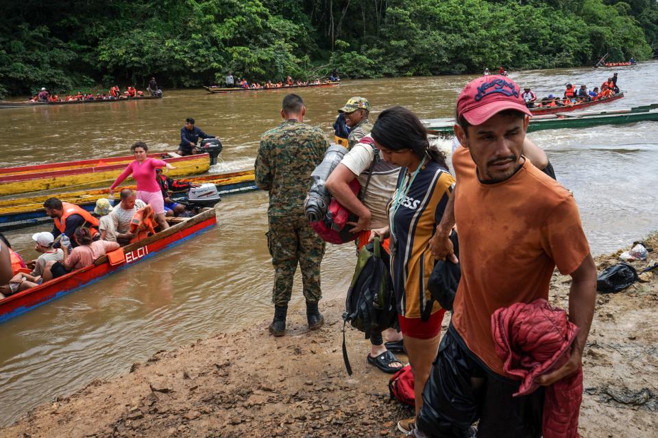 Los migrantes llegan a una estación de ayuda humanitaria llamada Lajas Blancas, en la provincia de Darien en Panama (Pipe Teheran / AFP) (PIPE TEHERAN/AFP via Getty Images)