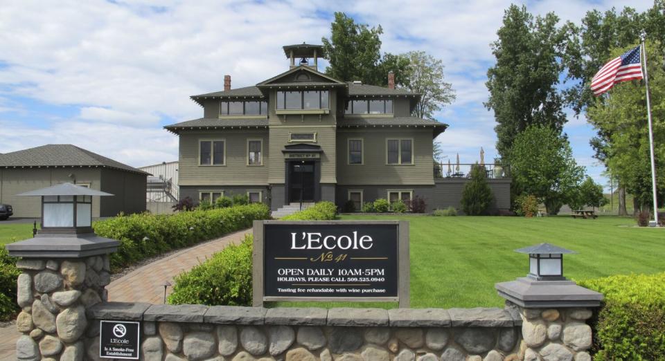 The L'Ecole No. 41 winery is shown.