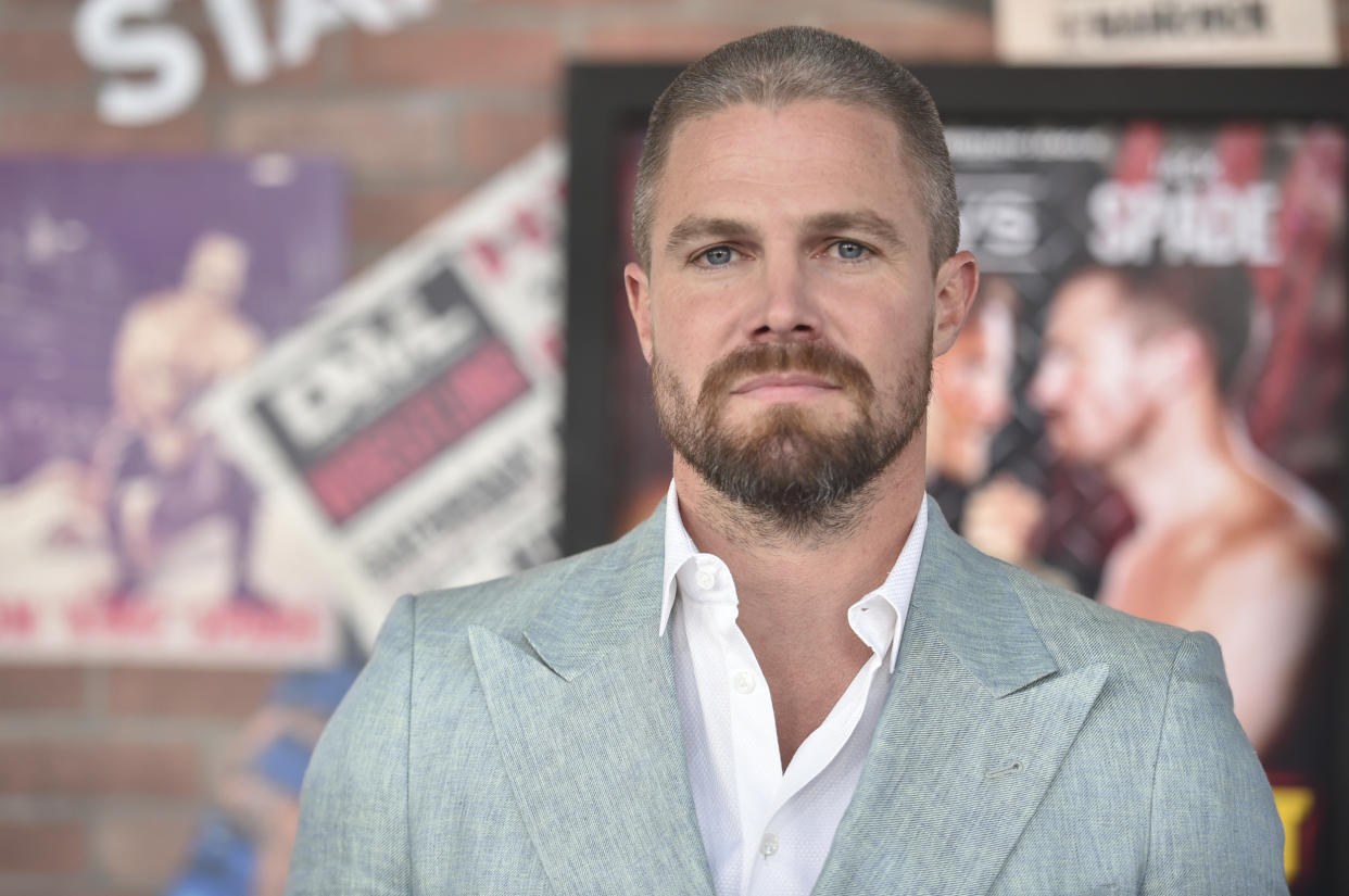 SAG-AFTRA  Stephen Amell arrives at the premiere of 