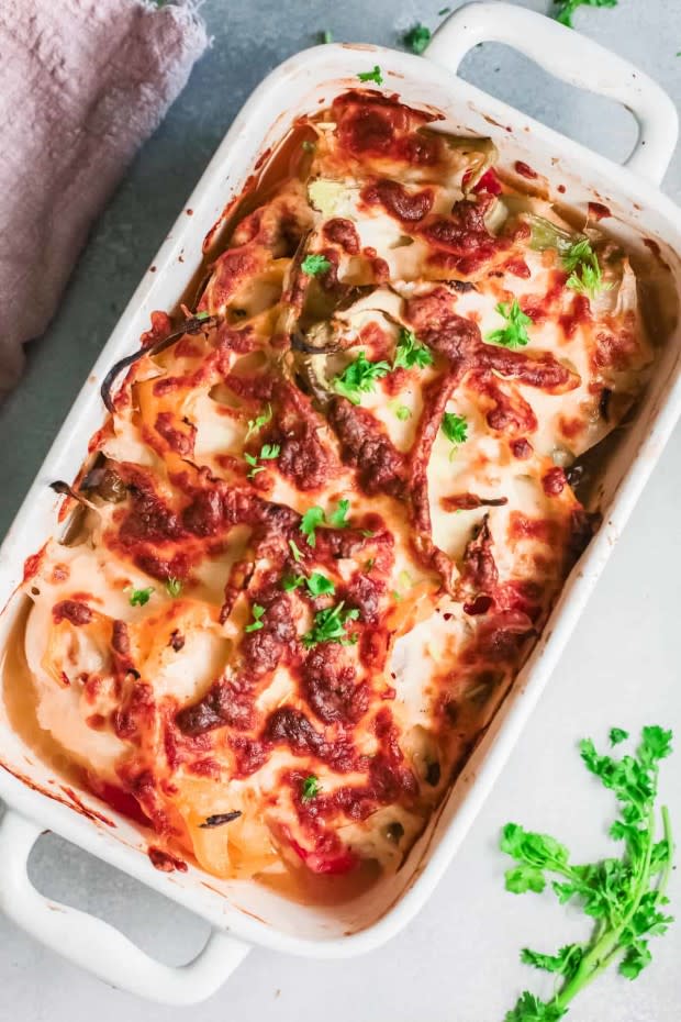 <p><a href="https://budgetdelicious.com/chicken-fajita-casserole/" rel="nofollow noopener" target="_blank" data-ylk="slk:Budget Delicious;elm:context_link;itc:0;sec:content-canvas" class="link ">Budget Delicious</a></p><p>Tender seasoned chicken, onions, peppers and loads of melty cheese. Everything you love about fajitas in a simple-to-make casserole that you can prepare in advance and toss in the oven for a quick and flavorful dinner.</p><p><strong>Get the recipe: <a href="https://budgetdelicious.com/chicken-fajita-casserole/" rel="nofollow noopener" target="_blank" data-ylk="slk:Easy Chicken Fajita Casserole;elm:context_link;itc:0;sec:content-canvas" class="link ">Easy Chicken Fajita Casserole</a></strong></p>