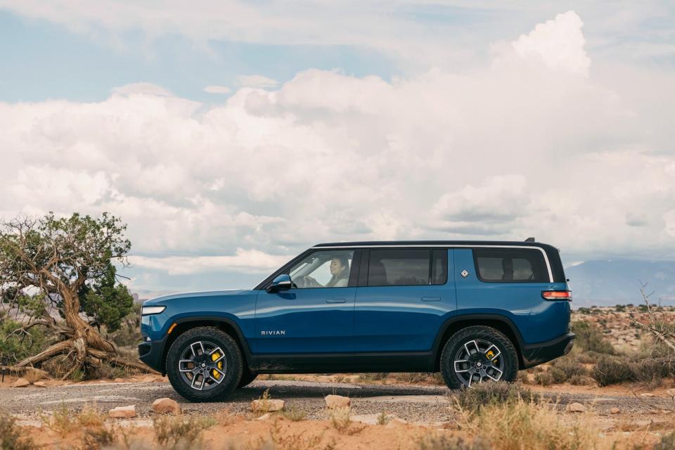 2022 Rivian R1S