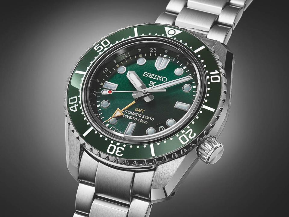 SEIKO今年的話題重點大作 Prospex 1968 Diver's GMT兩地時間腕錶，具備GMT快調小時功能，以及達72小時的動力儲存。功能：時、分、秒指示；二地時間指示；日期顯示；機芯：自動上鏈機芯；定價：約NT$51,000。