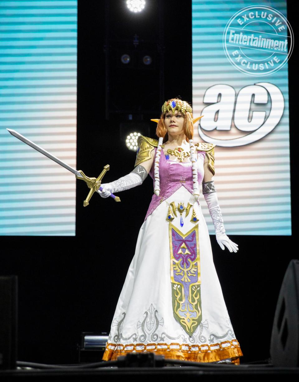 Zelda from Legend of Zelda Twilight Princess cosplayer