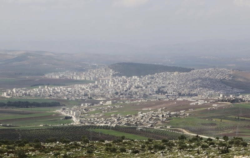 Une vue générale de la ville d'Afrin. Les forces pro-gouvernementales syriennes vont entrer dans le secteur d'Afrin, dans le nord-ouest du pays, au cours des heures à venir, ont rapporté lundi les médias du régime de Damas. /Photo d'archives/REUTERS/Mahmoud Hebbo