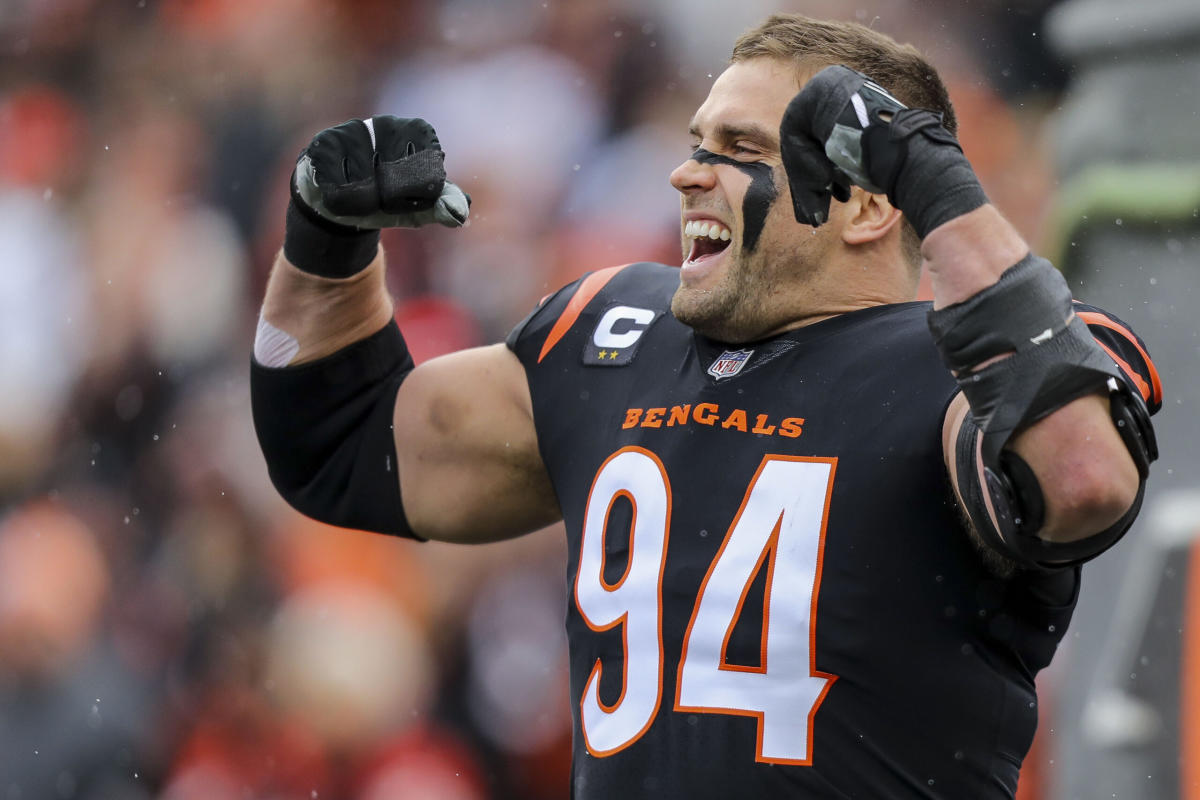 Cincinnati Bengals defensive end Sam Hubbard (94) celebrates with