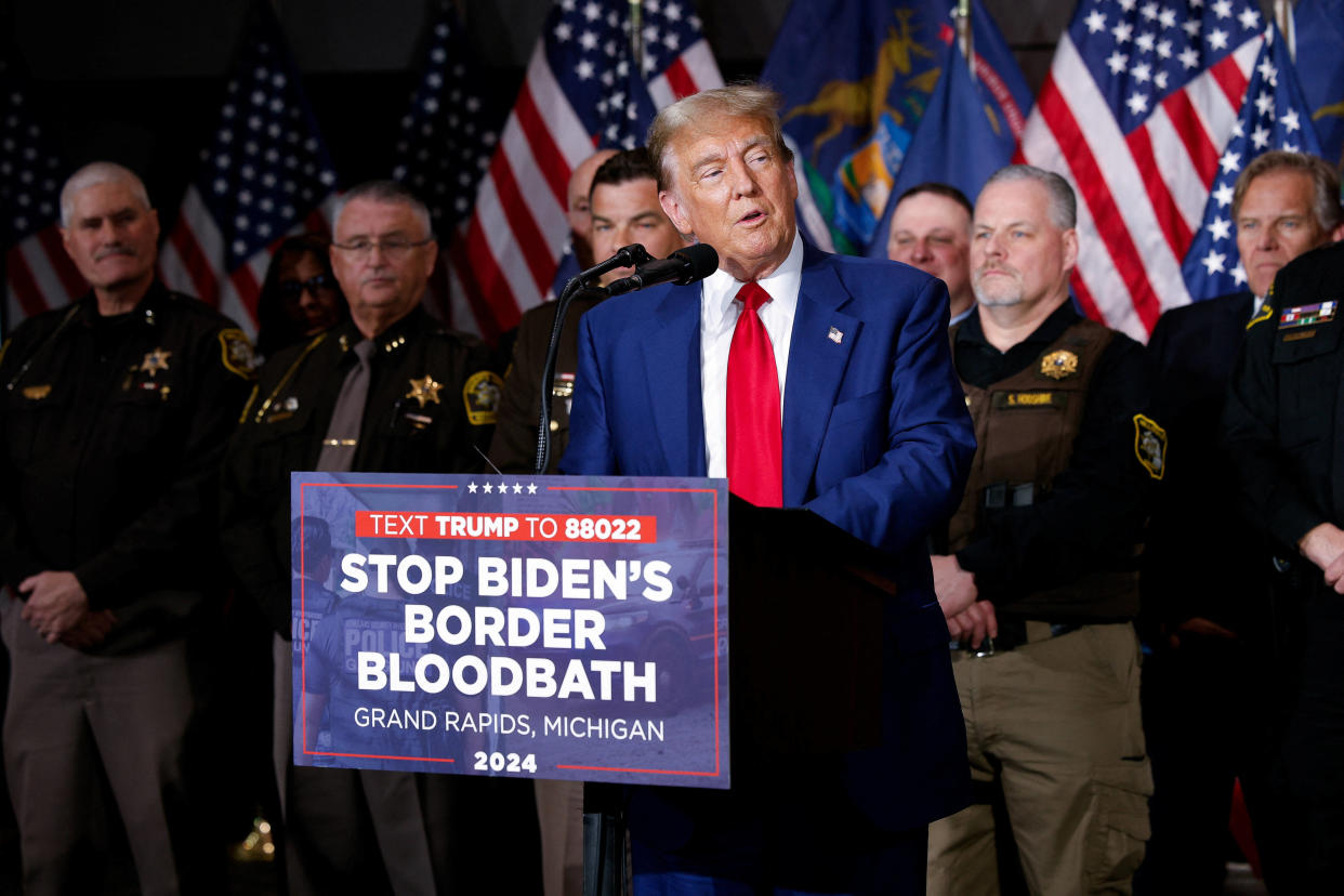 Donald Trump persiste et signe sur le « bain de sang », cette fois en parlant d’immigration lors d’un meeting dans le Michigan