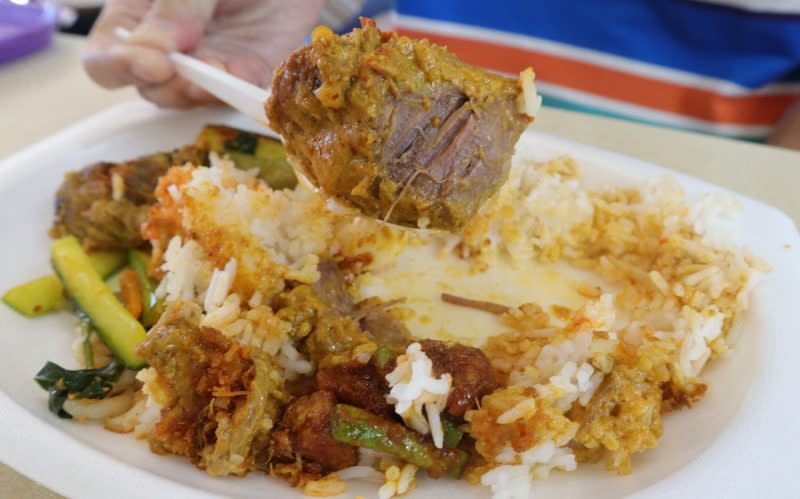 sinar harapan - closeup of beef rendang