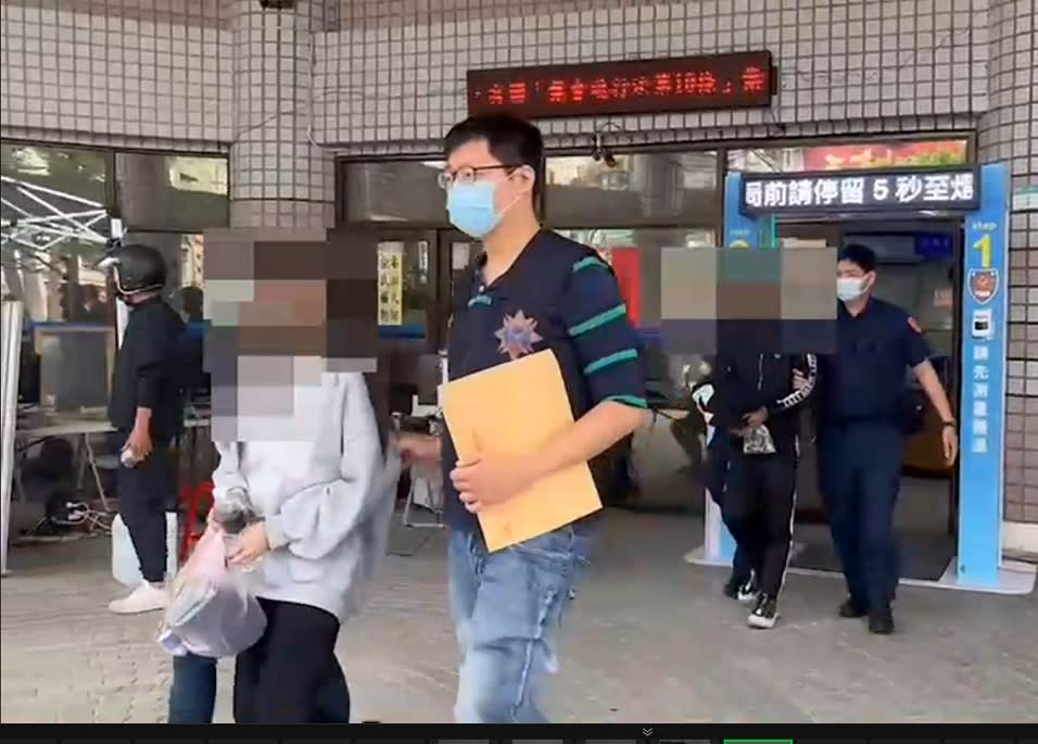 張女不滿前夫讓她背債，夥同現任黃姓男友設局綁架陳姓前夫，勒贖二百八十萬被捕。（記者周閩生攝）