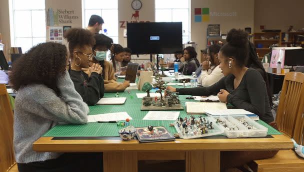PHOTO: Students at Spellman College's innovation lab learn skills for developing games. (ABC News)