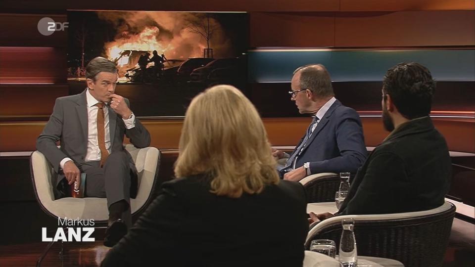 Da musste selbst Markus Lanz (links) schlucken: Friedrich Merz (zweiter von rechts) redete sich in Rage. (Bild: ZDF)