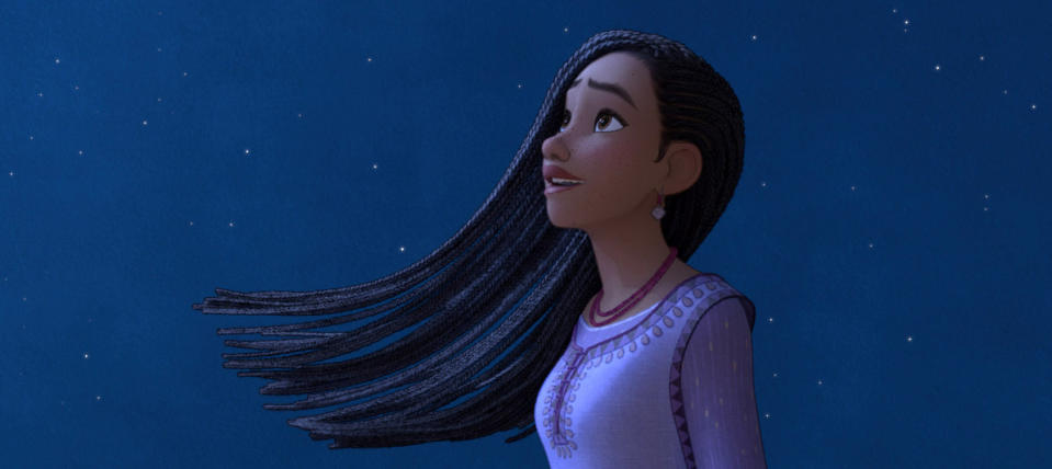En esta imagen proporcionada por Disney, Asha con la voz de Ariana DeBose, en una escena de la película animada "Wish". (Disney vía AP)