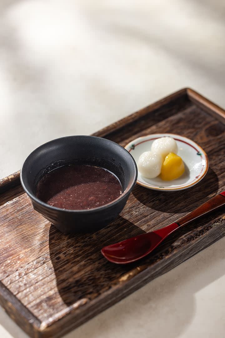 京町山本屋12月22日冬至限定紅豆紫米白玉湯。（圖／品牌業者提供）