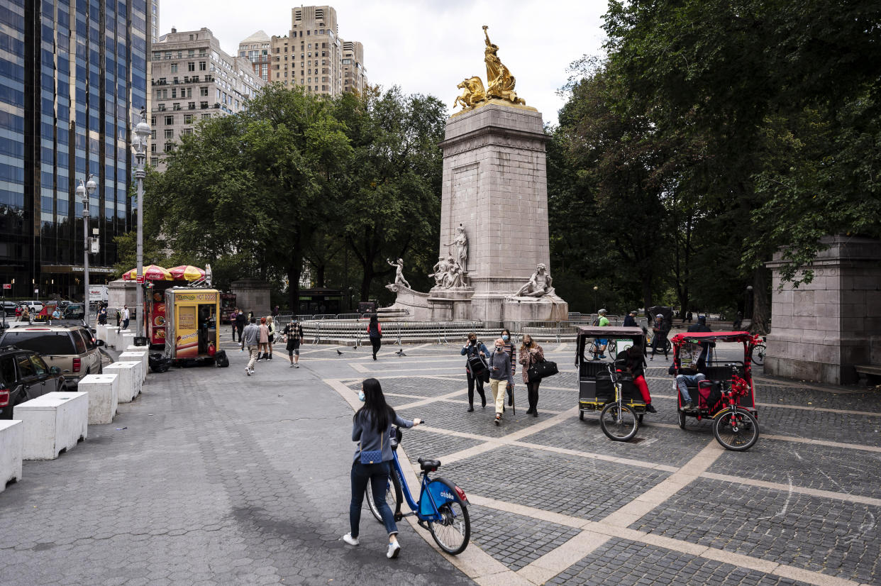 Peatones y ciclistas en el Parque Central de Nueva York, el 5 de octubre de 2020. (Karsten Moran/The New York Times)