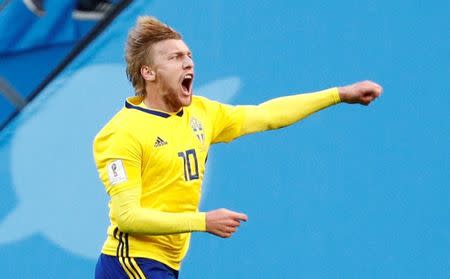 El centrocampista sueco Emil Forsberg festeja tras convertir frente a Suiza en su duelo por los octavos de final de la Copa del Mundo de la FIFA en San Petersburgo, Rusia, jul 03, 2018. REUTERS/Max Rossi