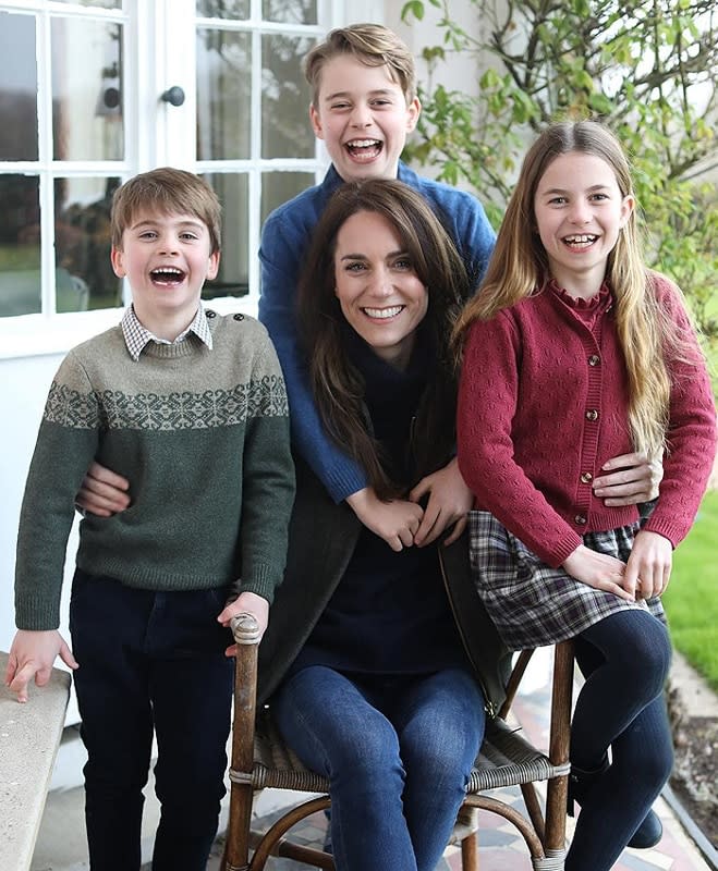 Fotografía de Kate Middleton con sus tres hijos