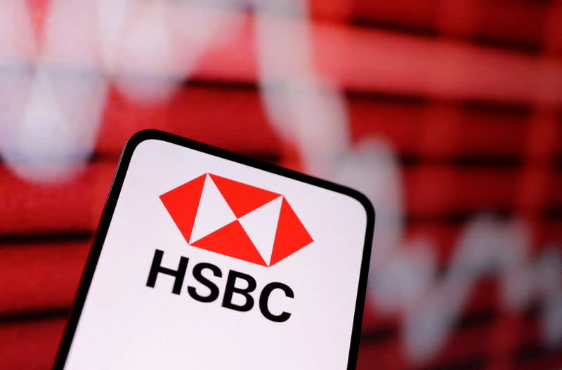 FILE PHOTO: EXCLUSIVE-HSBC to acquire Citigroup China consumer wealth business -sources