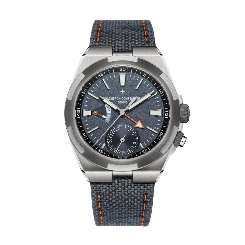 Overseas「EVEREST」兩地時間腕錶，限量150只，定價NT$935,000。
