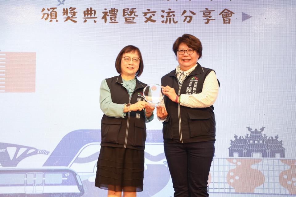 《圖說》南區榮獲希朵獎「性別平等創新獎」區公所組第一名。