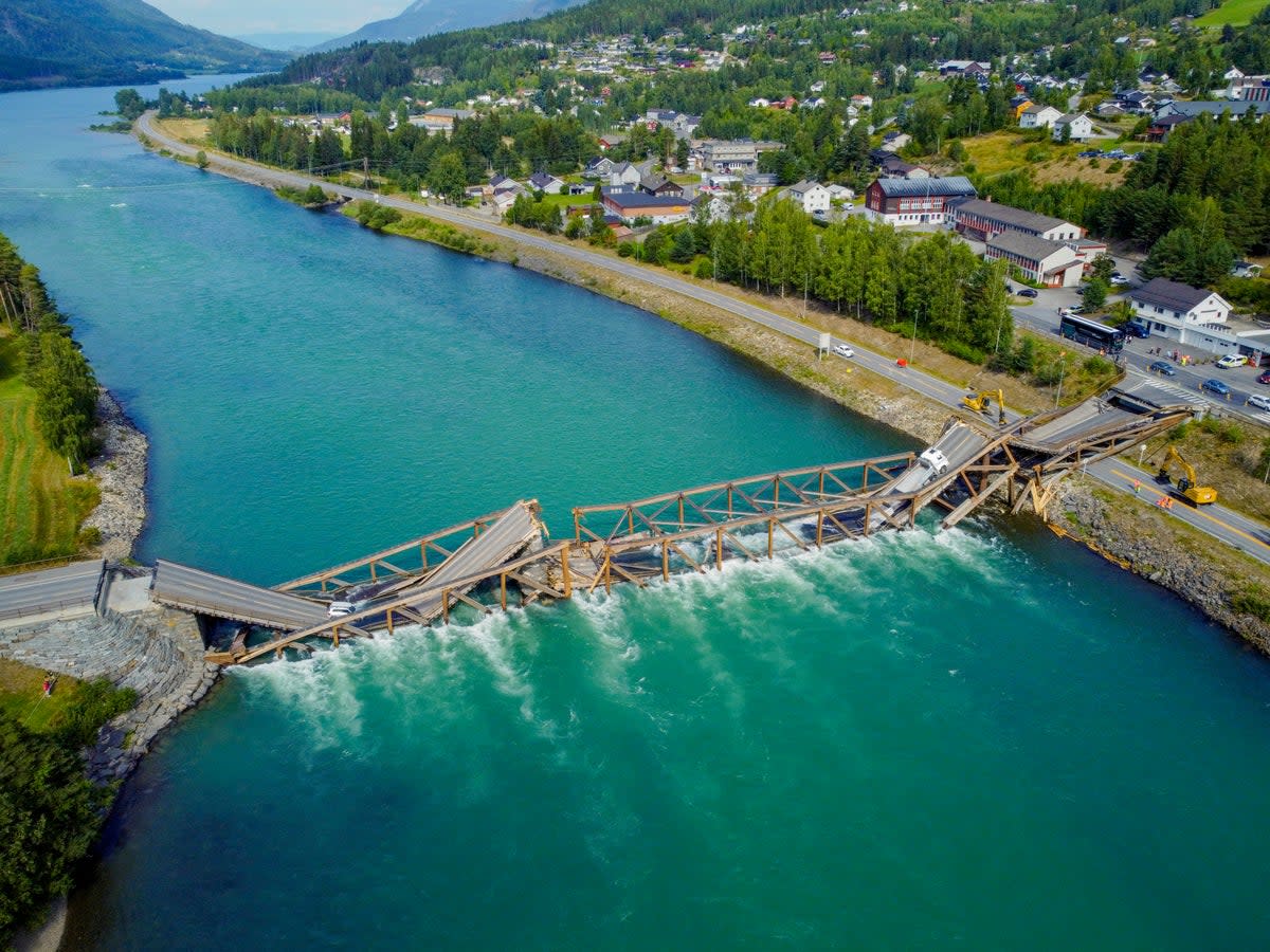 NORUEGA-PUENTE COLAPSADO (AP)