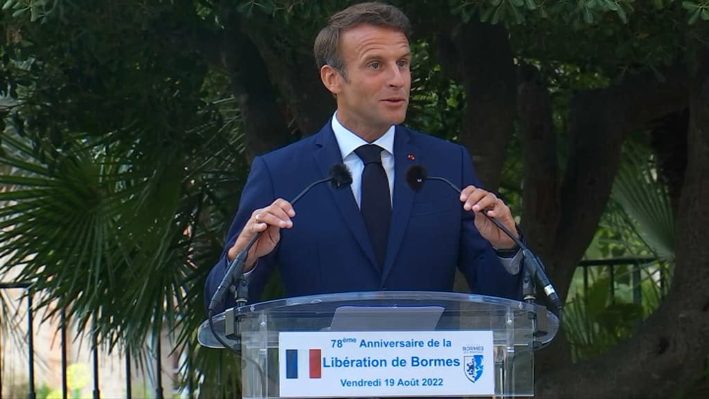 Emmanuel Macron s'exprime lors d'une commémoration à Bormes-les-Mimosas, le 19 août 2022 - BFMTV