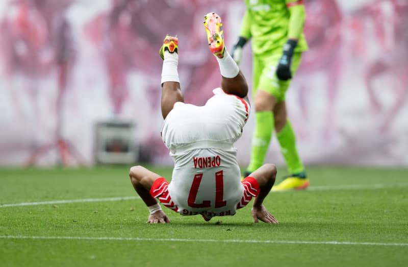 Leipzig's Lois Openda reacts during the German Bundesliga soccer match between RB Leipzig and FSV Mainz 05 at Red Bull Arena. Hendrik Schmidt/dpa