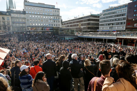 Hundreds of fans of Avicii gather to honour him at Sergels Torg in central Stockholm, Sweden April 21, 2018. Fredrik Persson/TT News Agency/via REUTERS