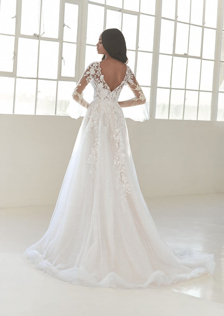 <cite class="credit">Photo courtesy of Pronovias</cite>