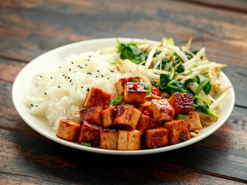 Crispy tofu with cashews and blistered snap peas (Getty/iStock)