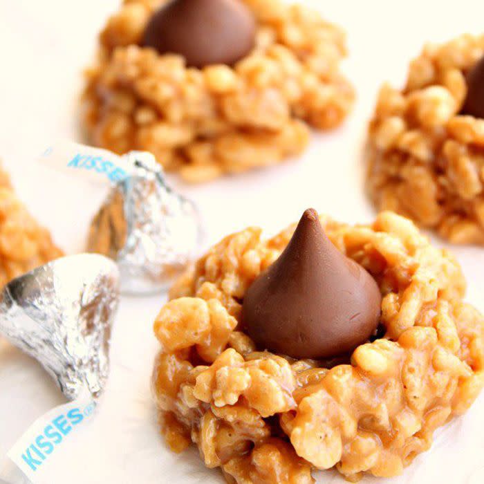 No-Bake Peanut Butter Kiss Cookies