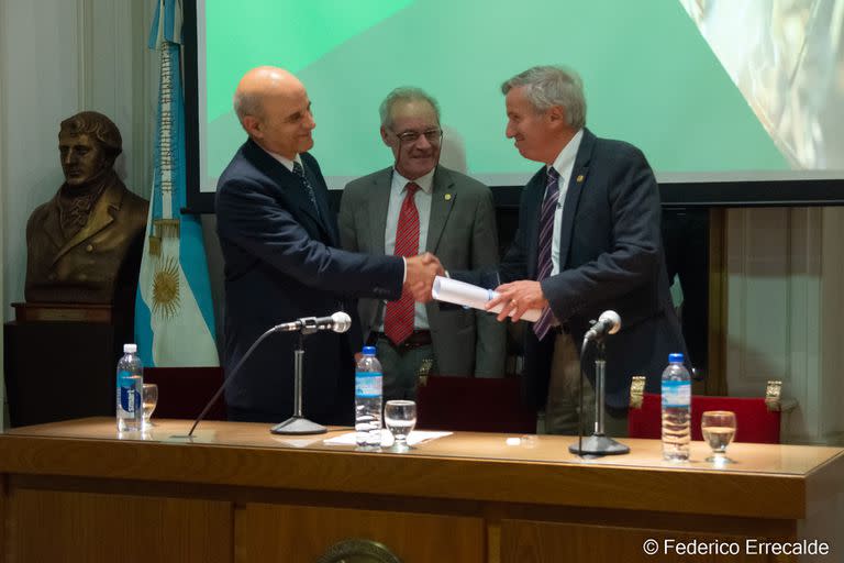 Martín Oesterheld; el presidente de la ANAV, Jorge O. Errecalde, y Gerardo Bartolomé