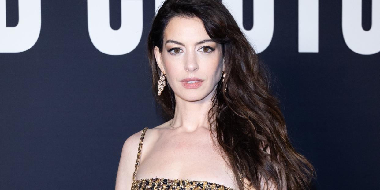 anne hathaway at valentino's fashion week show