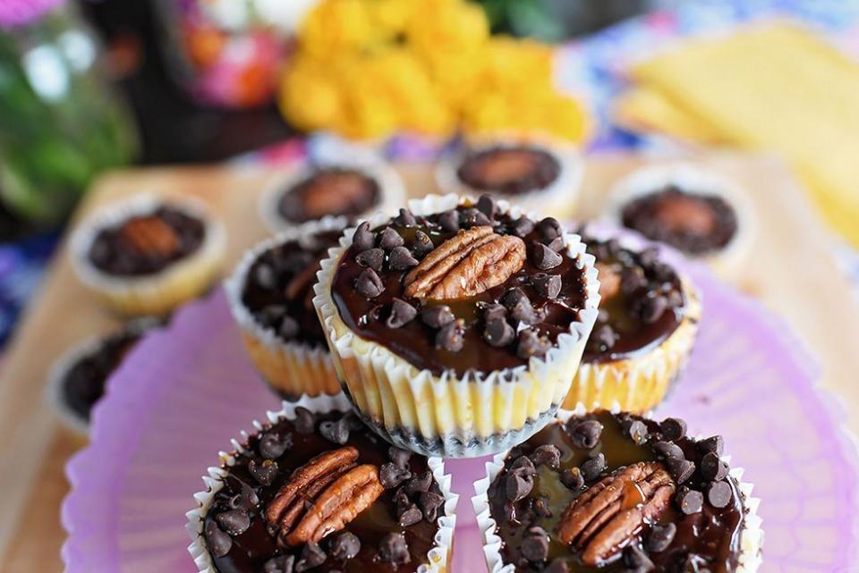 Mini Turtle Cheesecakes