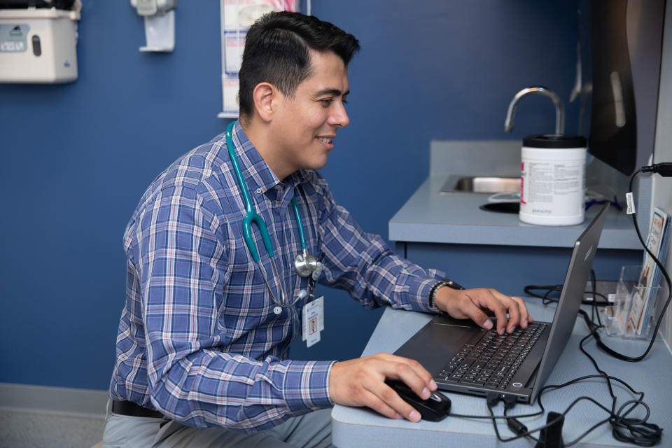 Dr. Ramallo hosts a Facebook live series in Spanish to inform the Latinx community about COVID-19. (Photo: Sixteenth Street Community Health Center)