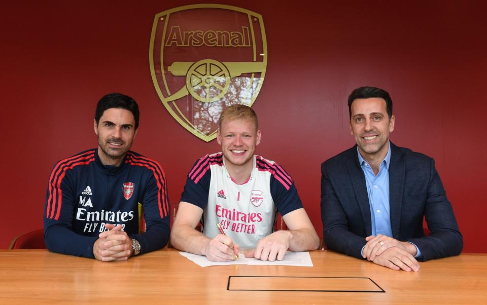 Aarom Ramsdale, Mikel Arteta y Edu - Stuart MacFarlane/Arsenal FC vía Getty Images