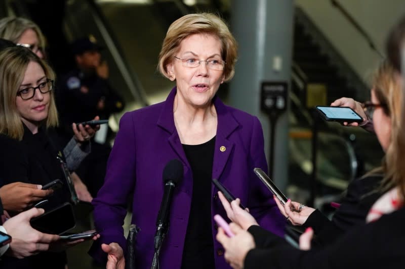 Senator Warren arrivesas the Trump impeachment trial Trump continues in Washington.